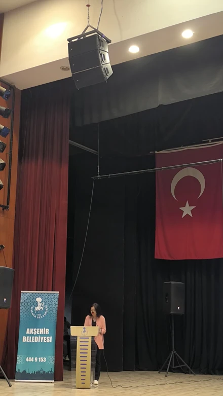 UMUDA DOKUNAN ELLER (HEMŞİRELİK VE MEME KANSERİ DENEYİMİ)